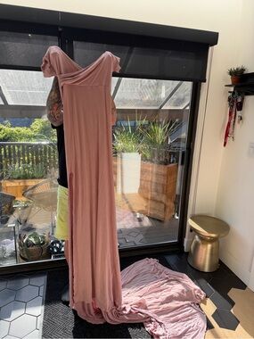 MATERNITY Women’s Blush Pink Off-Shoulder Maxi Dress w terrain, size Medium